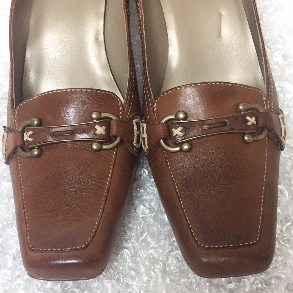 Nickels brown leather pumps.